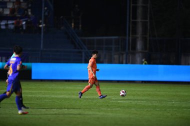 Thanyaburi-Pathumthani-6 NOV 2021: Havacı dorloh # 62 Buriram oyuncusu 2021 yılında bgpu ile Tayland 'daki Leo Stadyumu' nda defnedilmeye karşı birleşmiştir.