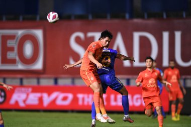 Thanyaburi-Pathumthani-6 NOV 2021: Pansa hemviboon # 3 Buriram oyuncusu 2021 yılında bgpu ile Tayland 'ın başkenti Leo Stadyumu' nda defnedilmeye karşı birleşmiştir.