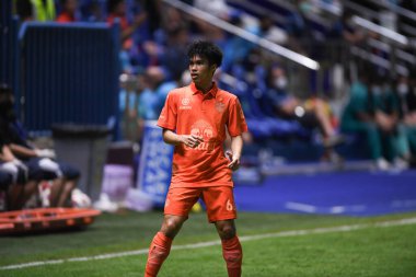 Thanyaburi-Pathumthani-6 NOV 2021: Havacı dorloh # 62 Buriram oyuncusu 2021 yılında bgpu ile Tayland 'daki Leo Stadyumu' nda defnedilmeye karşı birleşmiştir.