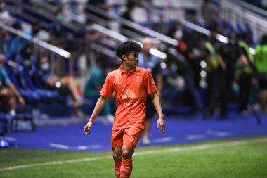 Thanyaburi-Pathumthani-6 NOV 2021: Havacı dorloh # 62 Buriram oyuncusu 2021 yılında bgpu ile Tayland 'daki Leo Stadyumu' nda defnedilmeye karşı birleşmiştir.