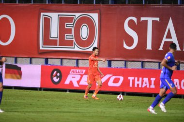 Thanyaburi-Pathumthani-6 NOV 2021: 6 nolu Tinnakorn asurin # 6 nolu defnedici bgpu ile Tayland 'daki Leo Stadyumu' nda defnedilmeye karşı bgpu arasında 2021 nolu maç sırasında bir araya geldi.