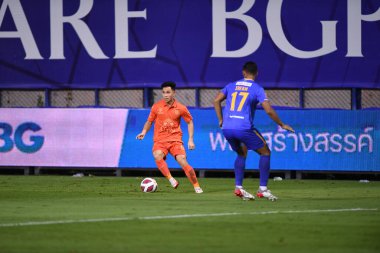 Thanyaburi-Pathumthani-6 NOV 2021: Supachok sarachat # 19 Gömme sanatçısı Bgpu ile Tayland 'daki Leo Stadyumu' nda defnedilmeye karşı bgpu arasında 2021 yılındaki çarpışmada birleşti.