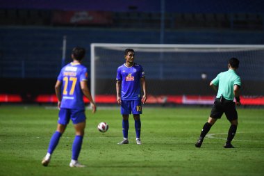 Thanyaburi-Pathumthani-6 NOV 2021: Teerasil dangda # 10 bg pathum oyuncusu 2021 yılında bgpu ile Tayland 'ın başkenti Leo Stadyumu' nda defnedildi.