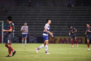 Bangplee, Samutprakan - 10 NOV 2021: Samutprakan şehri ile Tayland 'daki samutprakan Stadyumu' nda birleşen Muangthong maçında Samutprakan şehrinin 3 numaralı samutprakan oyuncusu