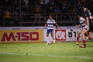 Bangplee, Samutprakan - 10 NOV 2021: YUTHAPICHAI LERTLAM # 21 Samutprakan şehri arasında Samutprakan şehri ile Tayland samutprakan Stadyumu 'nda birleşen Muangthong maçı sırasında samutprakan şehrinin 21.