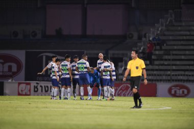 Bangplee, Samutprakan - 10 NOV 2021: Samutprakan şehri ile Tayland 'daki samutprakan Stadyumu' nda birleşen Muangthong maçı sırasında Samutprakan şehri arasında samutprakan şehri oyuncusu