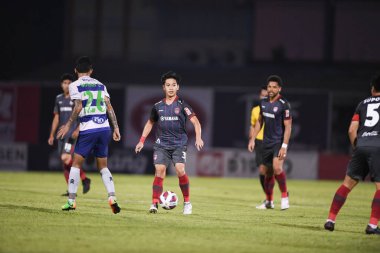 Bangplee, Samutprakan - 10 NOV 2021: Picha auttra # 37 Muangthong oyuncusu Samutprakan şehri ile Tayland 'daki samutprakan Stadyumu' nda birleşen Muangthong arasındaki 2021 yarışı sırasında