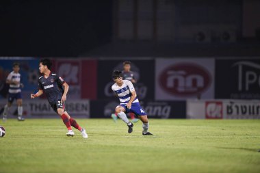 Bangplee, Samutprakan - 10 NOV 2021: CHITIPAT KAEOYOS # 41 Samutprakan şehri arasında Samutprakan şehri ile Tayland 'daki samutprakan Stadyumu' nda birleşen Muangthong maçında samutprakan şehrinin 41 numaralı oyuncusu