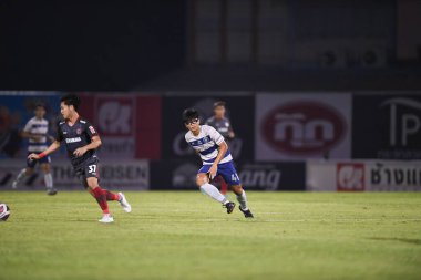 Bangplee, Samutprakan - 10 NOV 2021: CHITIPAT KAEOYOS # 41 Samutprakan şehri arasında Samutprakan şehri ile Tayland 'daki samutprakan Stadyumu' nda birleşen Muangthong maçında samutprakan şehrinin 41 numaralı oyuncusu