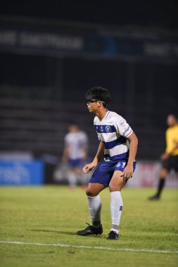 Bangplee, Samutprakan - 10 NOV 2021: CHITIPAT KAEOYOS # 41 Samutprakan şehri arasında Samutprakan şehri ile Tayland 'daki samutprakan Stadyumu' nda birleşen Muangthong maçında samutprakan şehrinin 41 numaralı oyuncusu