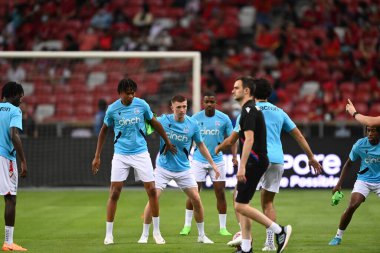 KALLANG, SINGAPORE - 15 Temmuz 2022: Kristal Saray oyuncuları Liverpool 'a karşı ulusal stadyumda maç yapıyorlar