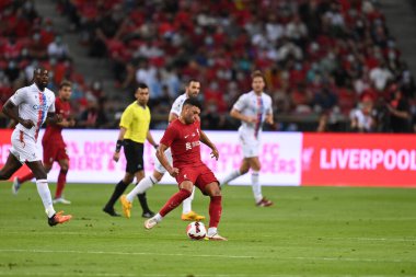 KALLANG, ŞARKI - 15 Temmuz 2022: Alex Oxlade-Chamberlain # 15 Liverpool Oyuncusu Ulusal Stadyum 'daki Crystal Palace' a karşı maç öncesi