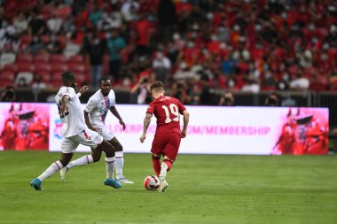 KALLANG, ŞARKI - 15 Temmuz 2022: Harvey Elliott # 19 Liverpool Oyuncusu, ulusal stadyumdaki Crystal Palace 'a karşı hazırlık maçında