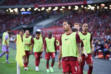 KALLANG, SINGAPORE - 15 Temmuz 2022: Liverpool 'un Virgil Van Dijk # 4 Oyuncusu ulusal stadyumdaki Crystal Palace' a karşı hazırlık maçında
