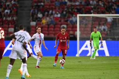 KALLANG, SINGAPORE - 15 Temmuz 2022: Roberto Firmino # 9 Liverpool Oyuncusu, ulusal stadyumdaki Crystal Palace 'a karşı hazırlık maçında