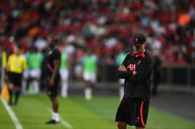 KALLANG, ŞARKI - 15 Temmuz 2022: Liverpool 'un Jurgen Klopp teknik direktörü ulusal stadyumdaki Crystal Palace' a karşı hazırlık maçında