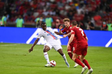 KALLANG, ŞARKI - 15 Temmuz 2022: Tyrick Mitchell # 3 Kristal Saray Oyuncusu sezon öncesi Liverpool karşısında ulusal stadyumda