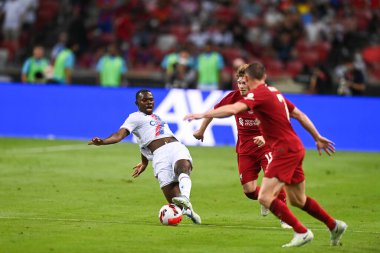 KALLANG, ŞARKI - 15 Temmuz 2022: Tyrick Mitchell # 3 Kristal Saray Oyuncusu sezon öncesi Liverpool karşısında ulusal stadyumda