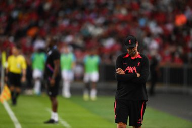 KALLANG, ŞARKI - 15 Temmuz 2022: Liverpool 'un Jurgen Klopp teknik direktörü ulusal stadyumdaki Crystal Palace' a karşı hazırlık maçında