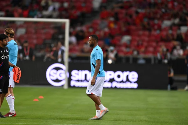 KALLANG, SINGAPORE - 15 Temmuz 2022: Kristal Saray oyuncuları Liverpool 'a karşı ulusal stadyumda maç yapıyorlar