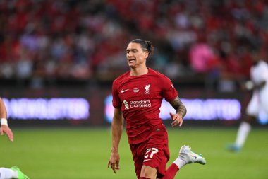 Kallang-Singapur-15JUL2022-Dawin Nunez # 27 Liverpool Oyuncusu sezon öncesi Singapur 'daki kristal saraya karşı eylem halinde.