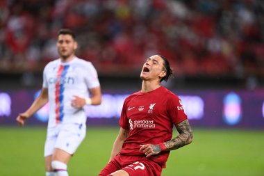 Kallang-Singapur-15JUL2022-Dawin Nunez # 27 Liverpool Oyuncusu sezon öncesi Singapur 'daki kristal saraya karşı eylem halinde.