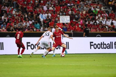 Kallang-Singapur-15JUL2022-Sepp Van Den Berg 72 numaralı Liverpool Oyuncusu, sezon öncesi stadyumdaki kristal saraya karşı eylem halinde.