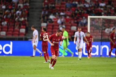 Kallang-Singapur-15JUL2022-James Milner # 7 Liverpool Oyuncusu sezon öncesi stadyumdaki kristal saraya karşı eylem halinde.