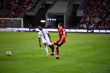 Kallang-Singapur-15JUL2022-Luke Chambers # 88 Liverpool Oyuncusu sezon öncesi dönemde Singapur 'daki kristal saraya karşı eylem halinde.