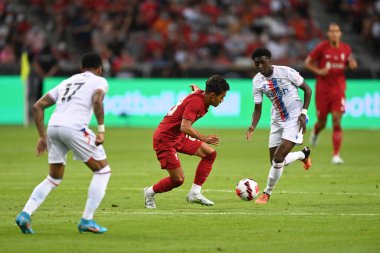 Kallang-Singapur-15JUL2022-Fabio Carvalho # 28 Liverpool Oyuncusu sezon öncesi stadyumdaki kristal saraya karşı eylem halinde.