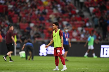 Kallang-Singapur-15JUL2022-Fabio Carvalho # 28 Liverpool Oyuncusu sezon öncesi stadyumdaki kristal saraya karşı eylem halinde.
