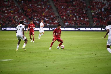 Kallang-Singapur-15JUL2022-Fabio Carvalho # 28 Liverpool Oyuncusu sezon öncesi stadyumdaki kristal saraya karşı eylem halinde.