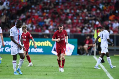 Kallang-Singapur-15JUL2022-James Milner # 7 Liverpool Oyuncusu sezon öncesi stadyumdaki kristal saraya karşı eylem halinde.