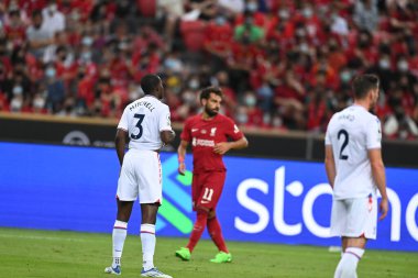 KALLANG, ŞARKI - 15 Temmuz 2022: Tyrick Mitchell # 3 Kristal Saray Oyuncusu sezon öncesi Liverpool karşısında ulusal stadyumda.  