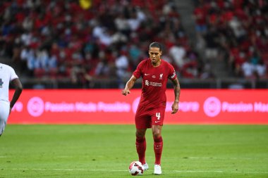 KALLANG, SINGAPORE - 15 Temmuz 2022: Liverpool 'un Virgil Van Dijk # 4 Oyuncusu ulusal stadyumdaki Crystal Palace' a karşı hazırlık maçında. 