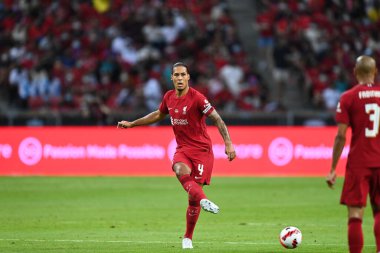 KALLANG, SINGAPORE - 15 Temmuz 2022: Liverpool 'un Virgil Van Dijk # 4 Oyuncusu ulusal stadyumdaki Crystal Palace' a karşı hazırlık maçında. 