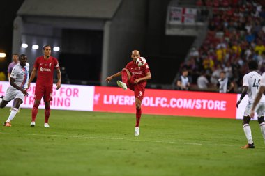 KALLANG, SINGAPORE - 15 Temmuz 2022: Fabinho # 3 Liverpool Oyuncusu ulusal stadyumdaki kristal sarayına karşı hazırlık maçında. 
