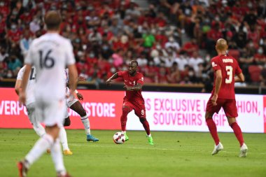 KALLANG, ŞARKI - 15 Temmuz 2022: Naby Keita # 8 Liverpool Oyuncusu, ulusal stadyumdaki Crystal Palace 'a karşı hazırlık maçında. 