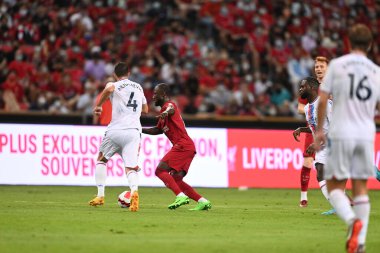 KALLANG, ŞARKI - 15 Temmuz 2022: Naby Keita # 8 Liverpool Oyuncusu, ulusal stadyumdaki Crystal Palace 'a karşı hazırlık maçında. 