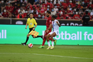 KALLANG, SINGAPORE - 15 Temmuz 2022: Mohamed Salah # 11 Liverpool Oyuncusu sezon öncesi stadyumdaki kristal saraya karşı eylem halinde. 