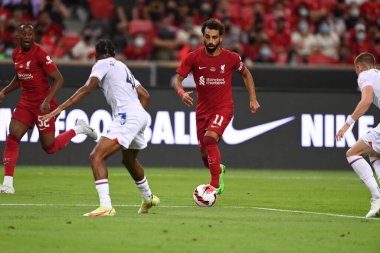 KALLANG, SINGAPORE - 15 Temmuz 2022: Mohamed Salah # 11 Liverpool Oyuncusu sezon öncesi stadyumdaki kristal saraya karşı eylem halinde. 