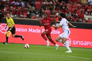 KALLANG, SINGAPORE - 15 Temmuz 2022: Isaac Mabaya # 52 Liverpool Oyuncusu Ulusal Stadyumdaki Crystal Palace 'a karşı maç öncesi. 