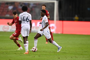 KALLANG, SINGAPORE - 15 Temmuz 2022: Malcolm Ebiowei # 23 Kristal Saray Oyuncusu sezon öncesi Liverpool karşısında ulusal stadyumda. 