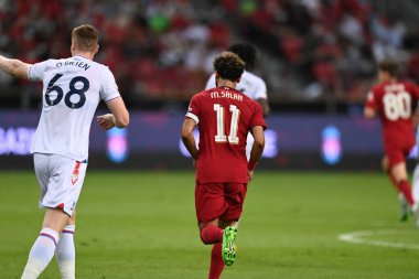 KALLANG, SINGAPORE - 15 Temmuz 2022: Mohamed Salah # 11 Liverpool Oyuncusu sezon öncesi stadyumdaki kristal saraya karşı eylem halinde. 