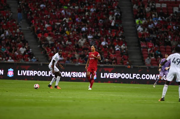 KALLANG, SINGAPORE - 15 Temmuz 2022: Liverpool 'un Virgil Van Dijk # 4 Oyuncusu ulusal stadyumdaki Crystal Palace' a karşı hazırlık maçında. 