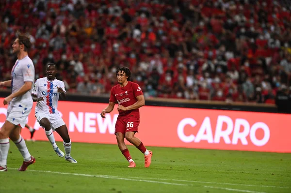 KALLANG, SINGAPORE - 15 Temmuz 2022: Trent Alexander-Arnold # 66 Liverpool oyuncusu sezon öncesi stadyumdaki Crystal Palace 'a karşı oynuyordu. 