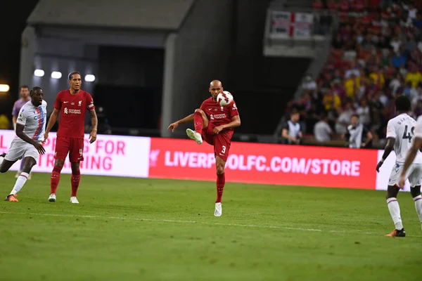 KALLANG, SINGAPORE - 15 Temmuz 2022: Fabinho # 3 Liverpool Oyuncusu ulusal stadyumdaki kristal sarayına karşı hazırlık maçında. 
