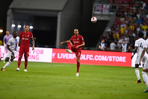 KALLANG, SINGAPORE - 15 Temmuz 2022: Fabinho # 3 Liverpool Oyuncusu ulusal stadyumdaki kristal sarayına karşı hazırlık maçında. 