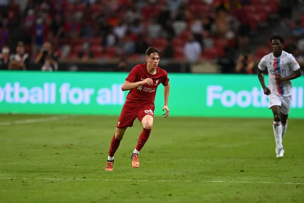 KALLANG, ŞARKI - 15 Temmuz 2022: Luke Chambers # 88 Liverpool Oyuncusu, ulusal stadyumdaki Crystal Palace 'a karşı hazırlık maçında. 