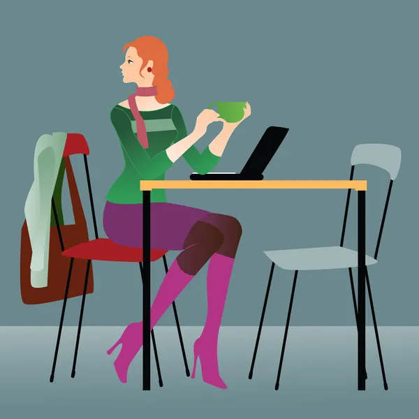 Dizüstü bilgisayar ve bir fincan bir kafede oturan genç kadın — Stok Vektör